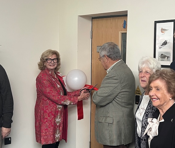 The Lord Lieutenant of Rutland cuts the ribbon!